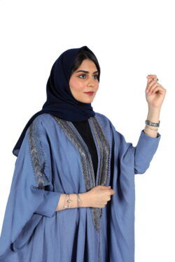 عبايه تطريز قطري ازرق فاتح بشت