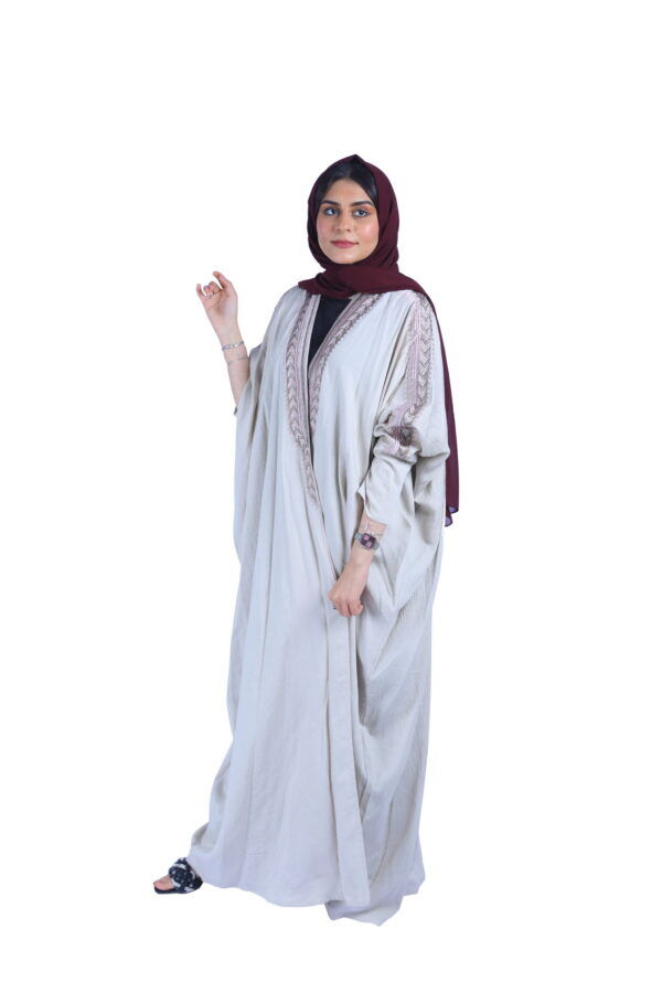 ⁦عبايه تطريز قطري بيج بشت⁩ - الصورة ⁦2⁩