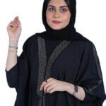 عباية قطري بتطريز شك نحاسي مخفى من امام و كتاف