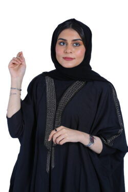 عباية قطري بتطريز شك نحاسي مخفى من امام و كتاف