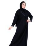 ⁦عبايه لف بياقة محدده بشريط كاروهات اسود⁩ - الصورة ⁦3⁩