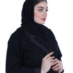 عبايه لف بياقة محدده بشريط كاروهات اسود