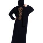 ⁦عبايه لف بياقة محدده بشريط كاروهات اسود⁩ - الصورة ⁦4⁩