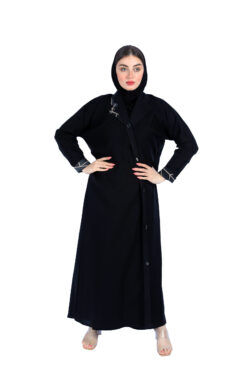 عبايه لف بياقة محدده بشريط كاروهات بيج و اسود