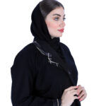 ⁦عبايه لف بياقة محدده بشريط كاروهات بيج و اسود⁩ - الصورة ⁦3⁩