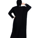 ⁦عبايه لف بياقة محدده بشريط كاروهات بيج و اسود⁩ - الصورة ⁦4⁩