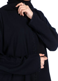 عبايه زهرة محدده بشك اسود