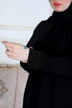 عباية سادة مغلقة بكم فصوص