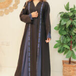 عبايه كسرتين من الاجناب بلون كحلي وأكمام طبقتين مميز