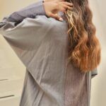 ⁦عبايه كريب بياقة وكتان رمادي⁩ - الصورة ⁦4⁩