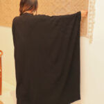 ⁦عباية بشت إماراتي تصميم فاخر بخيط كحلي⁩ - الصورة ⁦4⁩