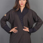 ⁦عبايه بياقه كريب اسود لف⁩ - الصورة ⁦4⁩