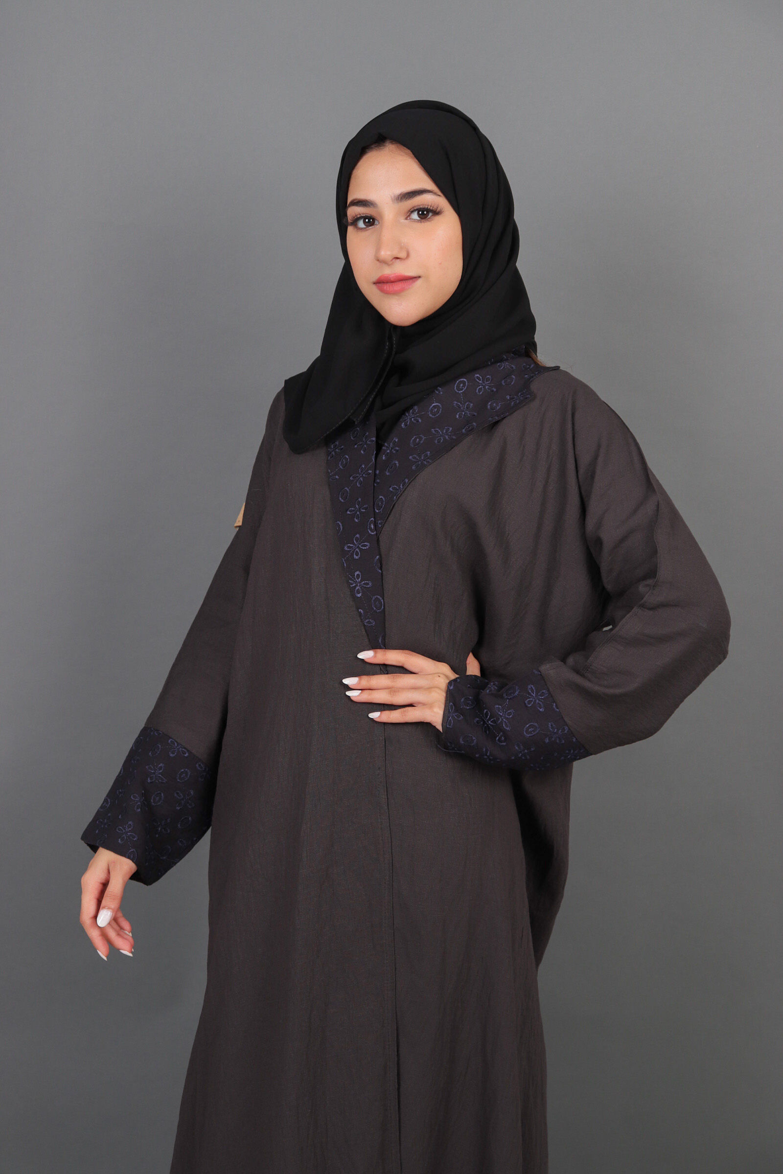 IMG_8775.jpg عبايه بياقه كريب اسود لف - الصورة 1