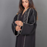 ⁦عبايه كريب بتطريز شك من امام سندس⁩ - الصورة ⁦3⁩