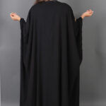 ⁦عباية بشت إماراتي لف – أسود فخم بتحديد أنيق⁩ - الصورة ⁦3⁩