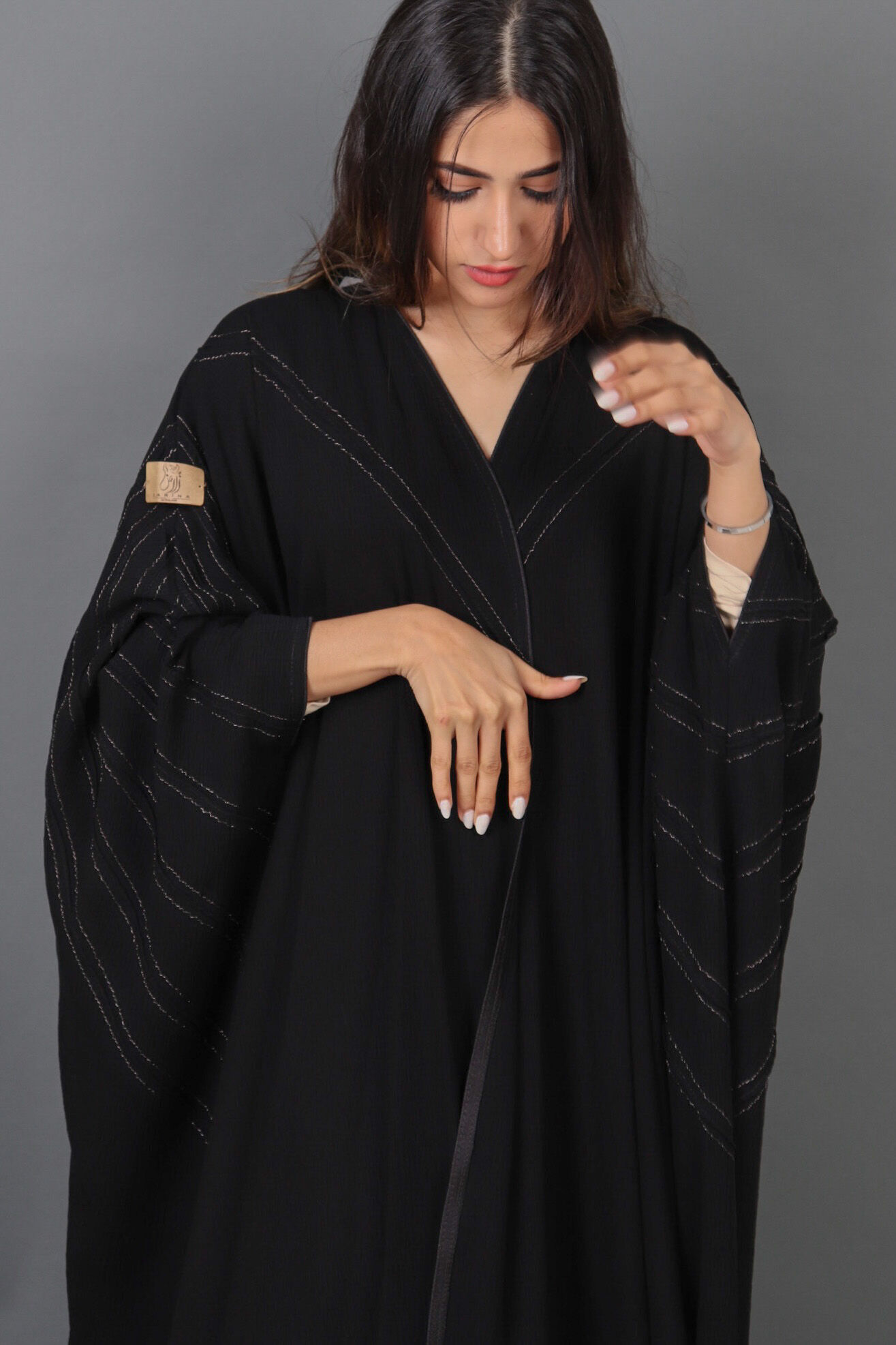 IMG_8968.jpg عبايه بشت اماراتي لف محدده بنحاسي مميزه