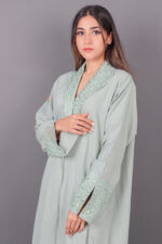 ⁦عبايه كريب سعودي بياقة تيفاني لف⁩ - الصورة ⁦3⁩