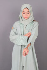 ⁦عبايه كريب سعودي بياقة تيفاني لف⁩ - الصورة ⁦2⁩