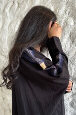 عباية قطرية بتطريز شك مخفى من الأمام