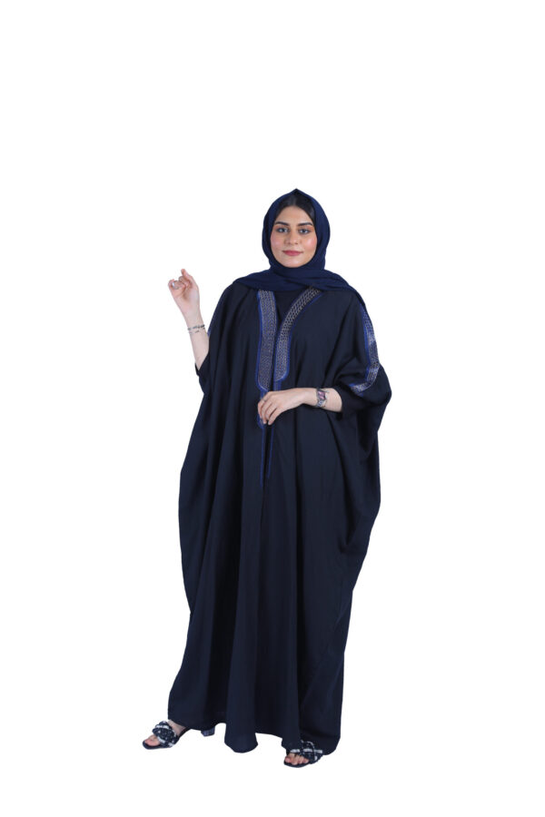 ⁦عباية قطرية بتطريز شك مخفى من الأمام⁩ - الصورة ⁦5⁩