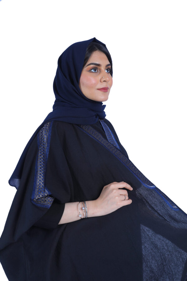 ⁦عباية قطرية بتطريز شك مخفى من الأمام⁩ - الصورة ⁦8⁩