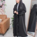 ⁦عباية فروه شتوي اسود 2224⁩ - الصورة ⁦6⁩
