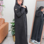 ⁦عباية فروه شتوي اسود 2224⁩ - الصورة ⁦4⁩