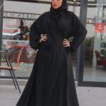 ⁦عباية كلوش منسوجة بـ خرز يدوي⁩ - الصورة ⁦3⁩