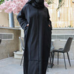 ⁦عباية بجيوب جانبية مميزه و أكمام مزينه بفايفين⁩ - الصورة ⁦4⁩