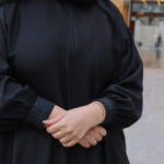 ⁦عبايه مغلقه و بكمام مطاط مشجره⁩ - الصورة ⁦2⁩