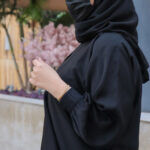 ⁦عبايه مغلقه و بكمام مطاط مشجره⁩ - الصورة ⁦3⁩