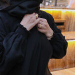 ⁦عبايه مغلقه و باكمام مطاط ابره⁩ - الصورة ⁦4⁩