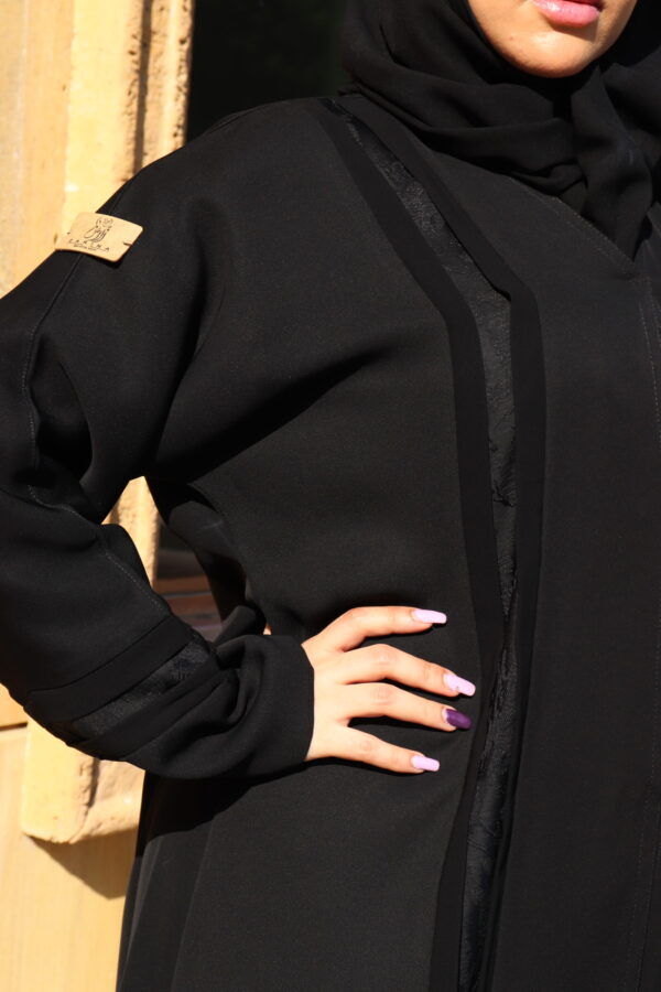 ⁦عبايه مزينه بفايفين كلاسيك⁩ - الصورة ⁦4⁩