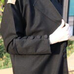 ⁦عبايه مفتوحة بطبقة داخلية مع ربطة جانبية بلياقه⁩ - الصورة ⁦3⁩