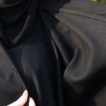 ⁦عبايه مفتوحة بطبقة داخلية مع ربطة جانبية بلياقه⁩ - الصورة ⁦5⁩