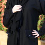 ⁦عبايه بياقة مزينه بفايفين بلون الكحلي مبتكره⁩ - الصورة ⁦2⁩