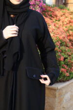 ⁦عبايه بياقة مزينه بفايفين بلون الكحلي مبتكره⁩ - الصورة ⁦3⁩