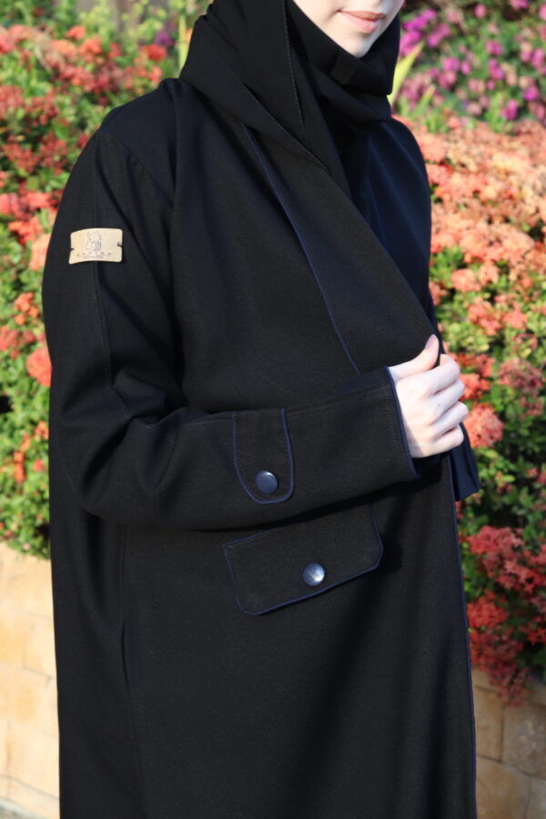 ⁦عبايه بياقة مزينه بفايفين بلون الكحلي مبتكره⁩ - الصورة ⁦4⁩