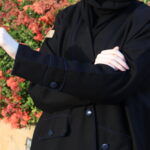 عبايه بياقة مزينه بفايفين بلون الكحلي مبتكره