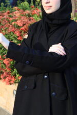 عبايه بياقة مزينه بفايفين بلون الكحلي مبتكره