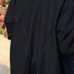 ⁦عبايه بياقة مزينه بفايفين بلون الكحلي مبتكره⁩ - الصورة ⁦6⁩