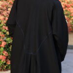 ⁦عبايه بياقة مزينه بفايفين بلون الكحلي مبتكره⁩ - الصورة ⁦7⁩