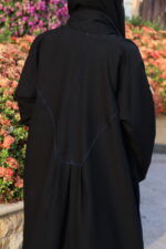 ⁦عبايه بياقة مزينه بفايفين بلون الكحلي مبتكره⁩ - الصورة ⁦7⁩