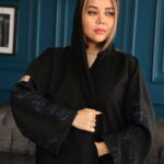 عبايه كلاسيك مبتكره بتطريز على الكم