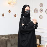 ⁦عبايه لف بخياطه يد مخفى من الأكتاف والأمام مميزه وكلاسيك⁩ - الصورة ⁦7⁩