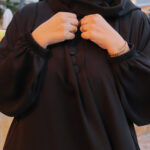 ⁦عباية مقفل بلاك بيري بكسرة كلوش بجيوب امامى واكمام مطاط مميزه⁩ - الصورة ⁦4⁩