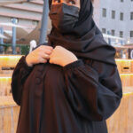 عباية مقفل بلاك بيري بكسرة كلوش بجيوب امامى واكمام مطاط مميزه