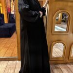 ⁦عبايه اماراتي بلياقه مميز و اكمام مطرزه اسود⁩ - الصورة ⁦6⁩