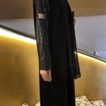 ⁦عبايه اماراتي مزينه بكم منفصل⁩ - الصورة ⁦3⁩