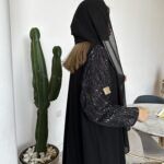 عبايه اماراتي مزينه بكم منفصل